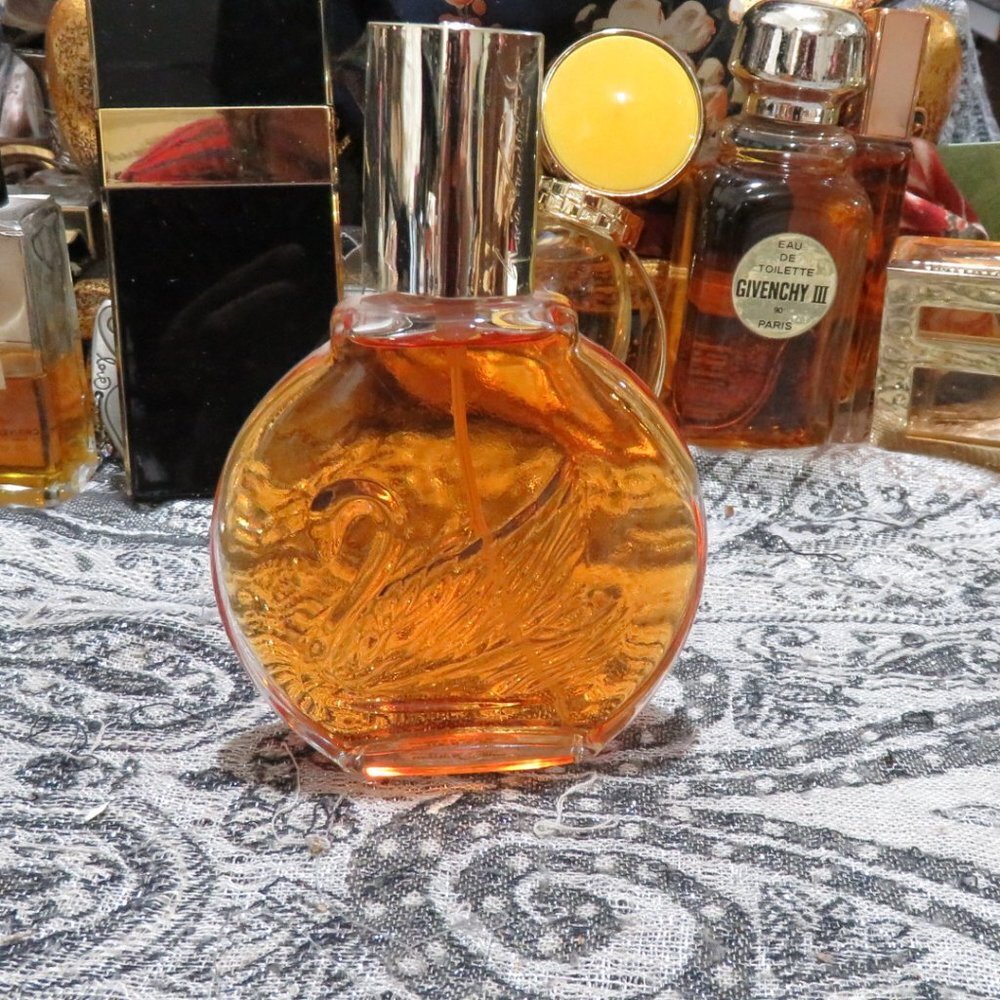 VANDERBILT by Gloria Vanderbilt EDT SPRAY 3.3 OZ jasmine rose vanilla blossom